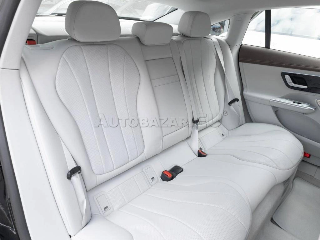 Mercedes-Benz EQE 300