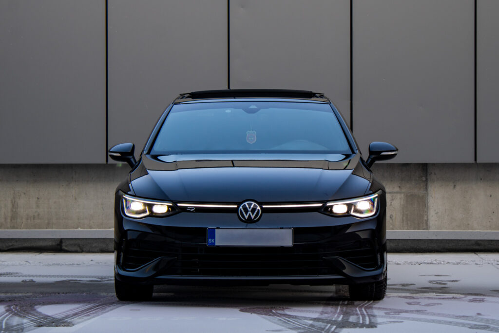 Volkswagen Golf 2.0 TSI 320k R PERFORMANCE 4MOTION DSG AJ NA SPLÁTKY