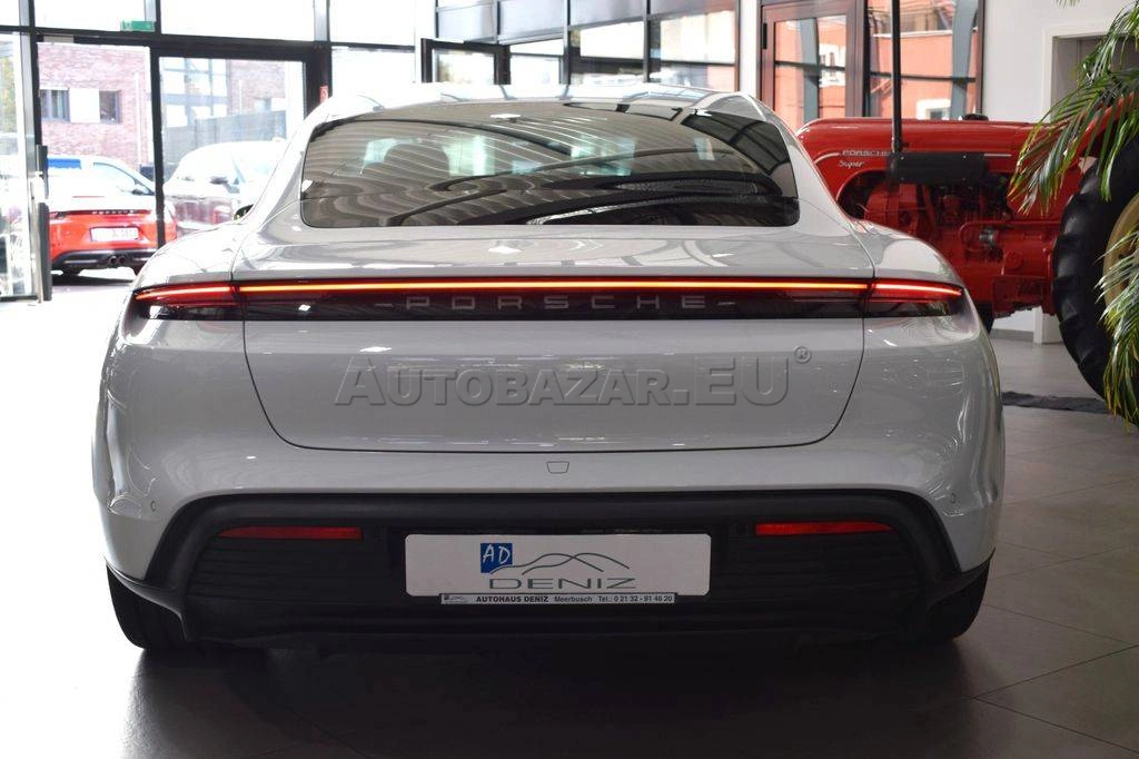 Porsche Taycan Turbo