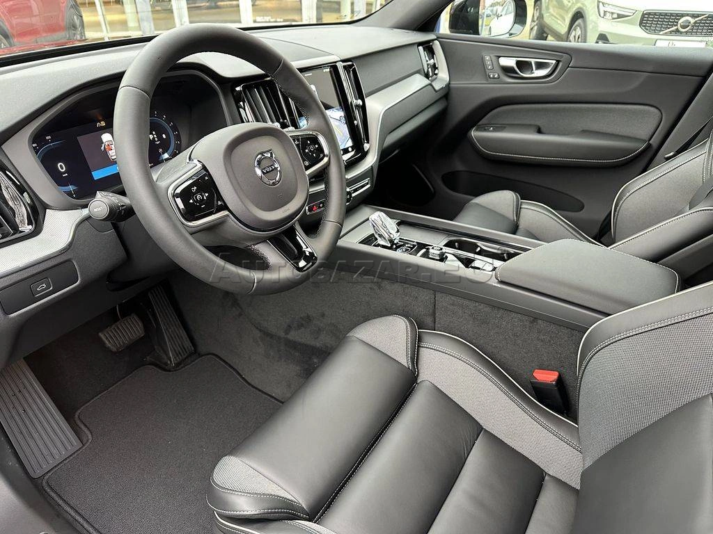 Volvo XC60 B4 Plus Dark A/T