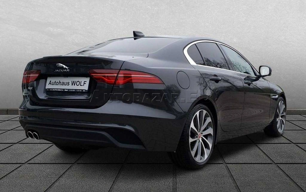 Jaguar XE 2.0D I4 D200 HSE A/T