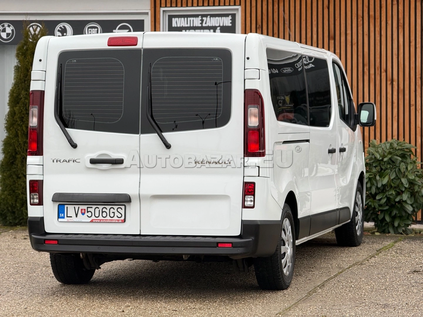 Renault Trafic III 1.6 dCi L2H1 (Passenger 8-miestny)