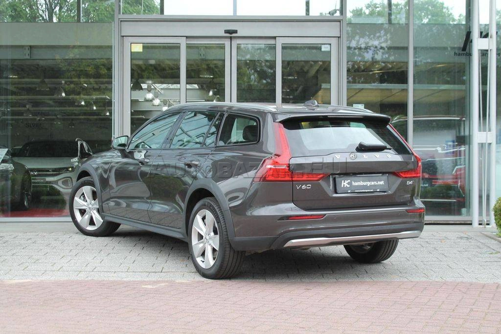 Volvo V60 CC B4 mHEV Cross Country  A/T AWD