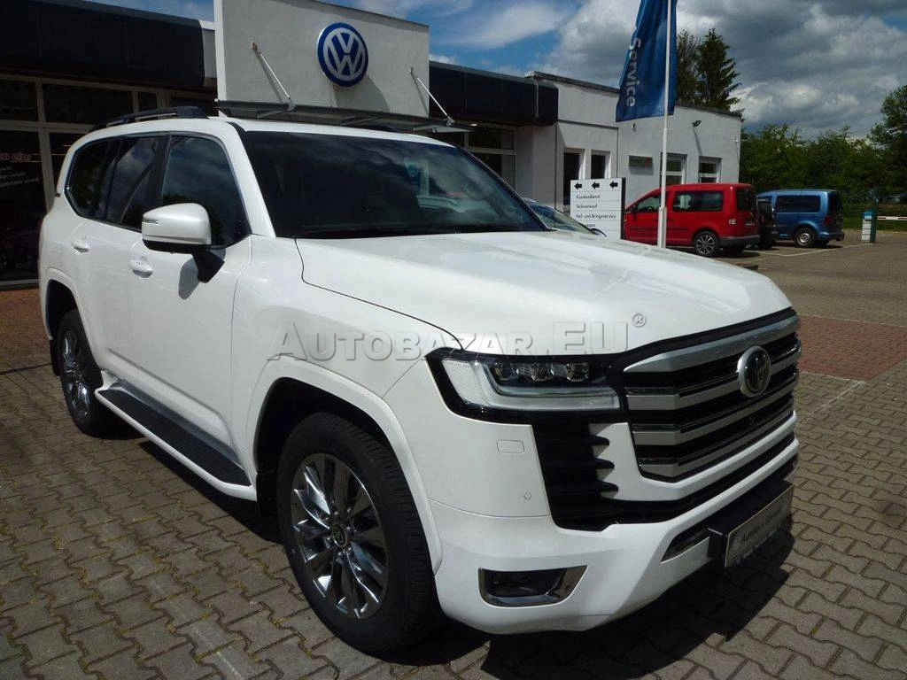 Toyota Land Cruiser LC300 70th ANNIVERSARY