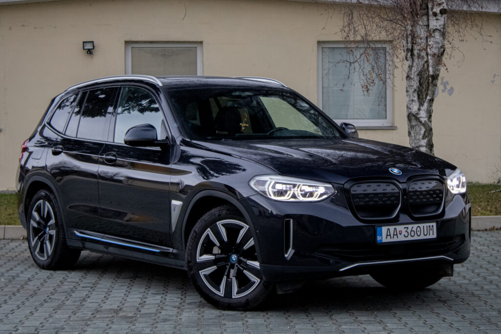 BMW iX3