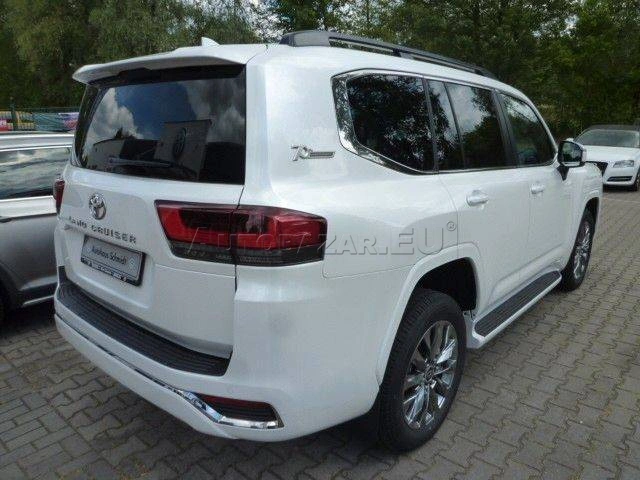 Toyota Land Cruiser LC300 70th ANNIVERSARY