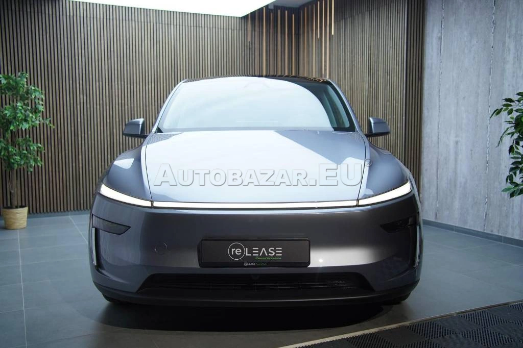 Tesla Model Y 2025 LR Launch Series