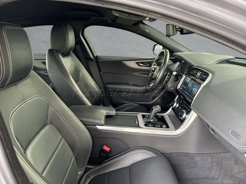 Jaguar XE 2.0D I4 R-Dyn SE AT