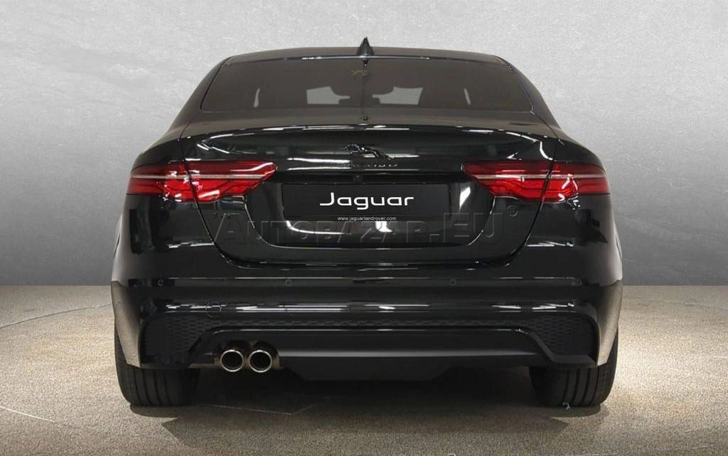 Jaguar XE D200 RWD R-Dynamic Black
