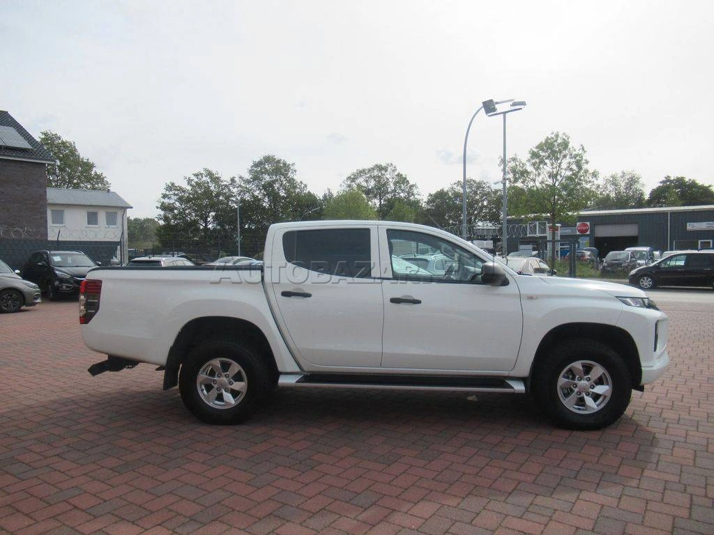 Mitsubishi L 200 L200 DoKa 4WD 2,2 DI-D