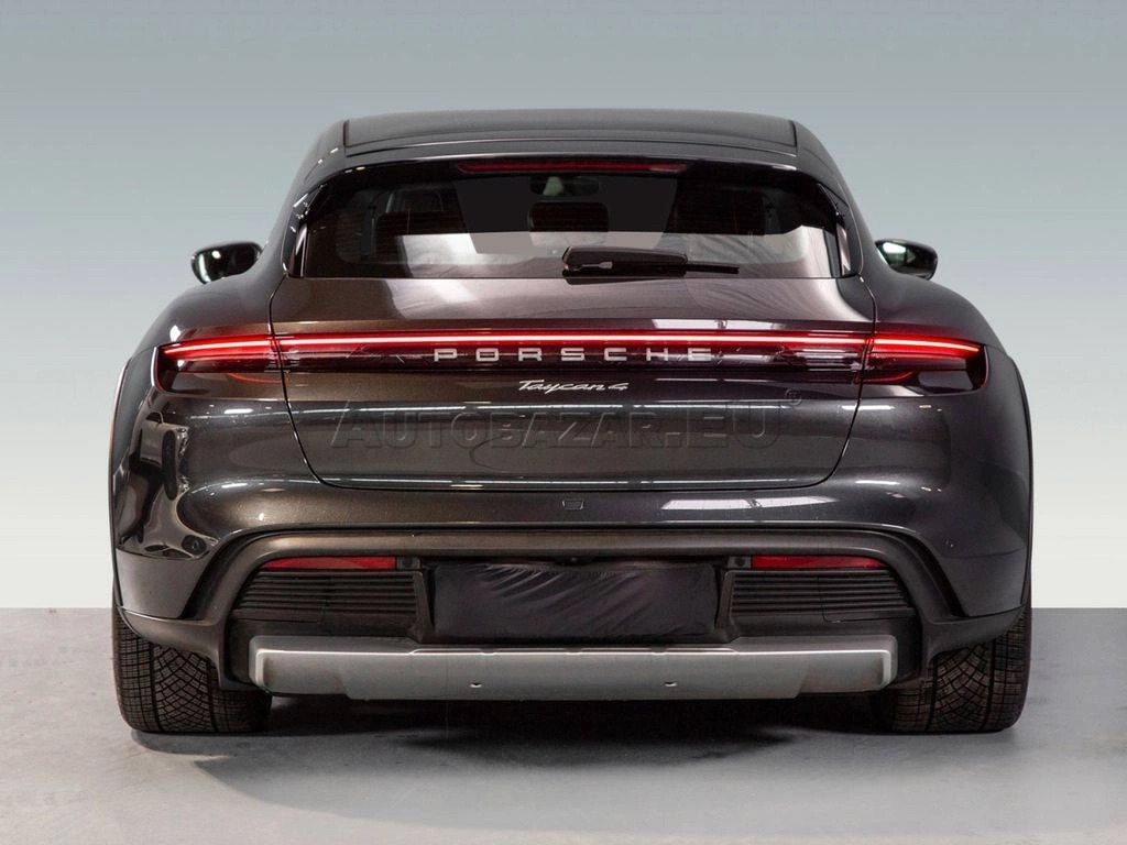Porsche Taycan Cross Turismo 4