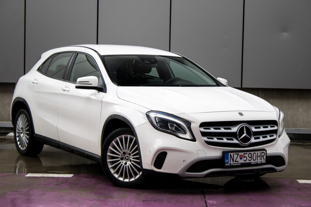 Mercedes-Benz GLA trieda