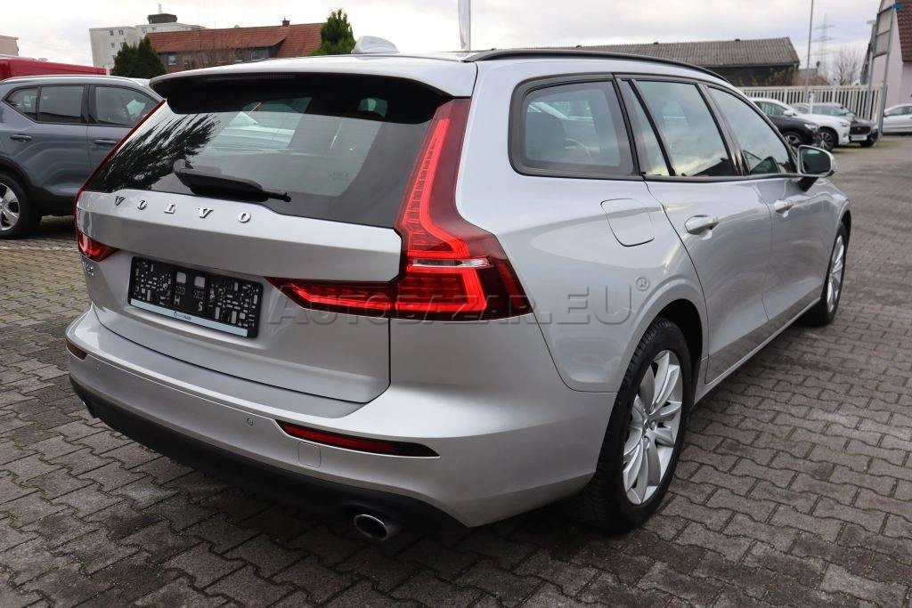 Volvo V60 B4 Momentum A/T
