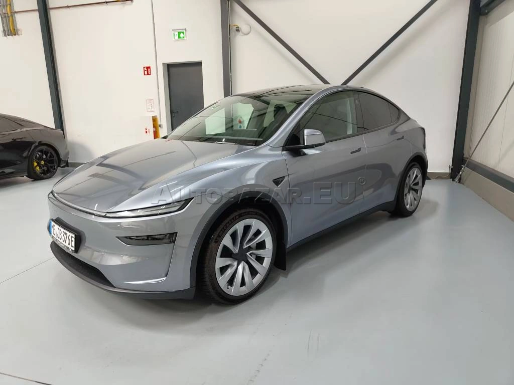 Tesla Model Y 2025