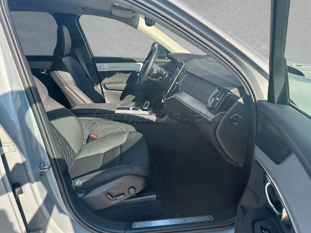 Volvo XC90 T8 AWD Core Facelift