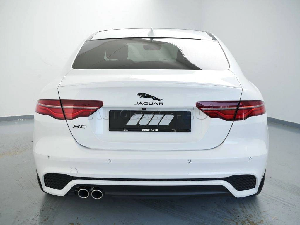 Jaguar XE 2.0D I4 D200 R-Dynamic Black A/T