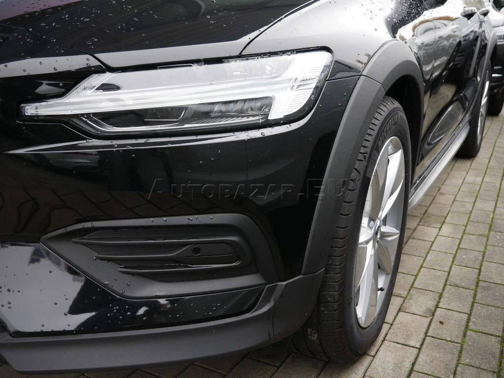 Volvo V60 CC B4 mHEV Cross Country  A/T AWD