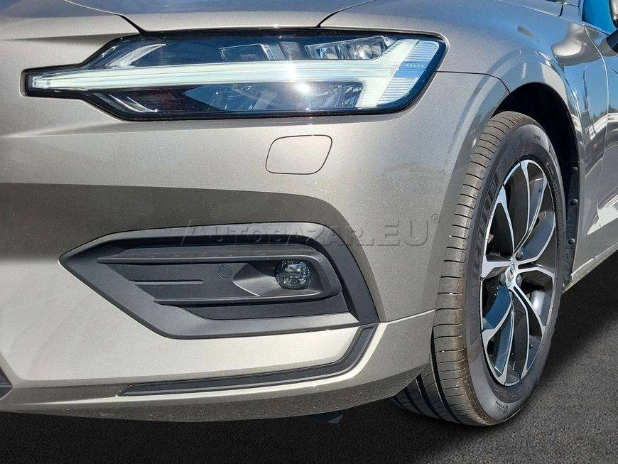 Volvo V60 B4 Momentum Pro A/T