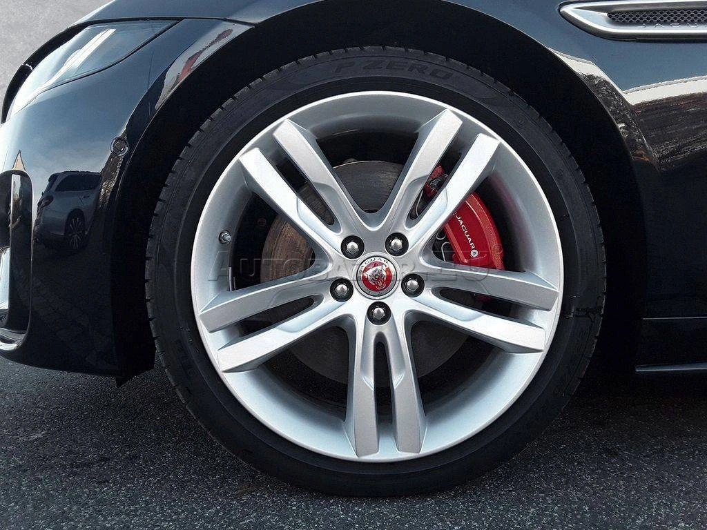 Jaguar XE 2.0D I4 D200 R-Dynamic HSE A/T