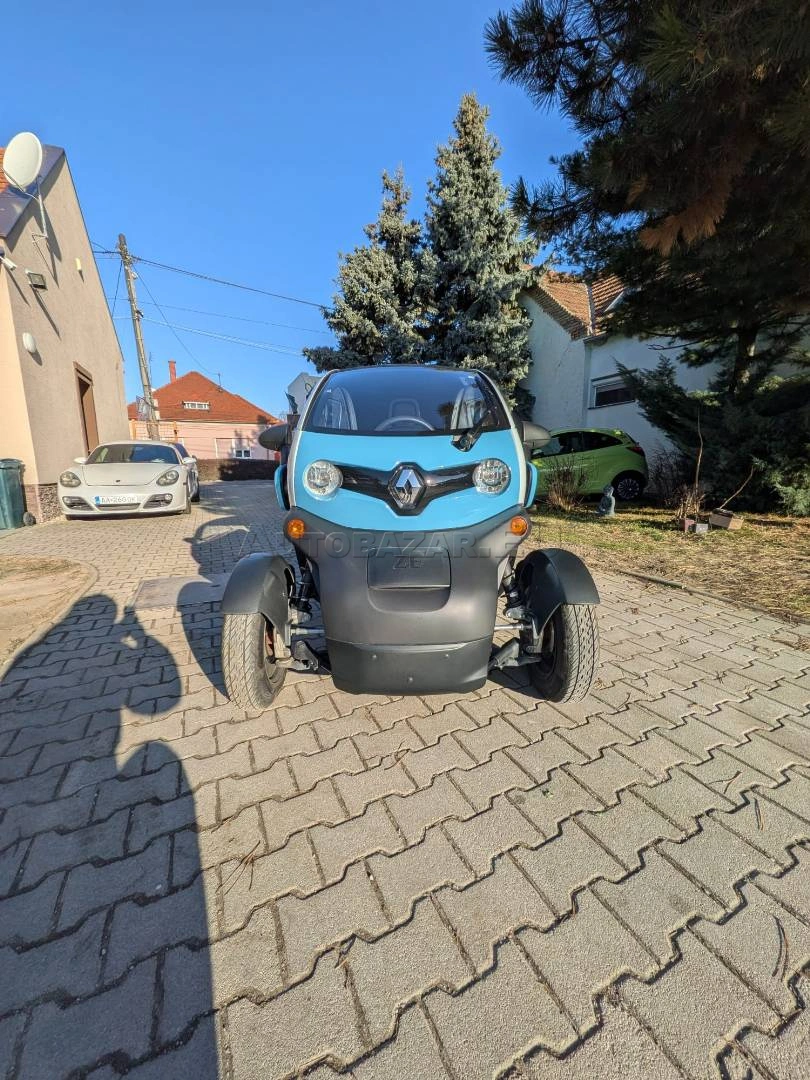 Renault TWIZY elektro mobil 8kW mod. 2022 (2-miestne)