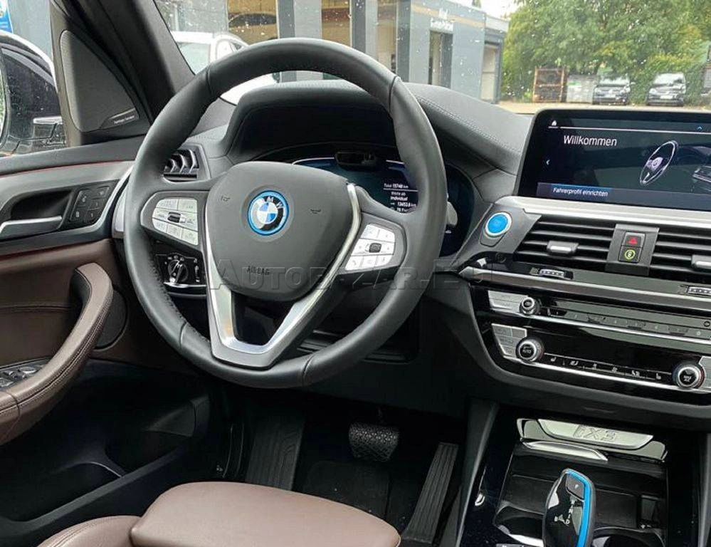 BMW iX3 A/T