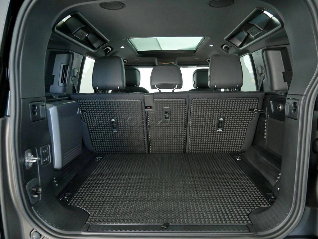 Land Rover Defender 110 D300