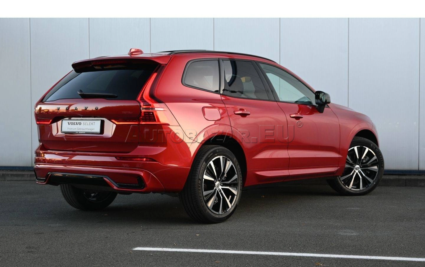 Volvo XC60 B4 Plus Dark A/T