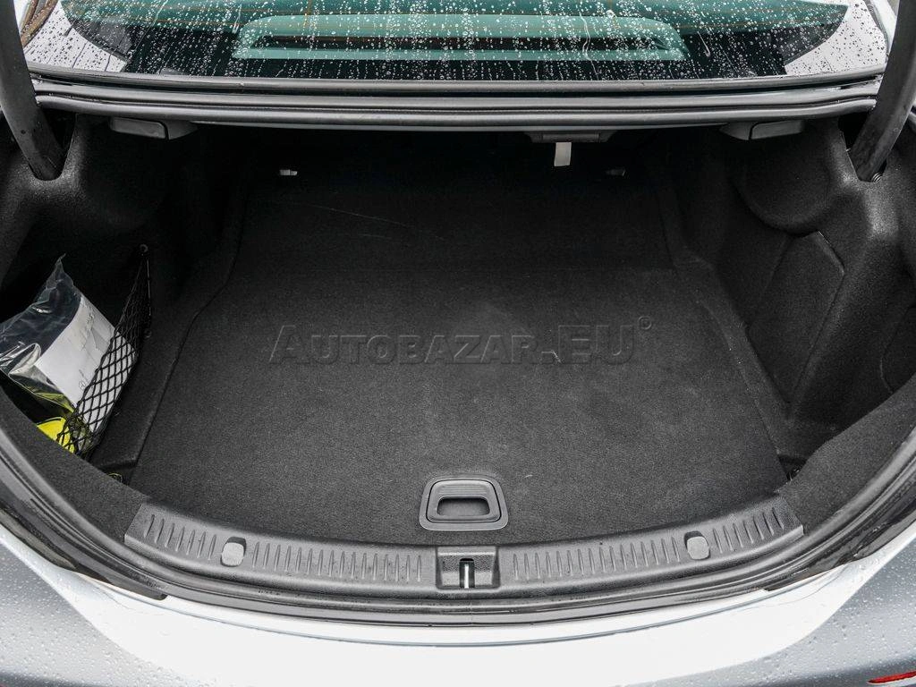 Mercedes-Benz E trieda Sedan 220 d mHEV 4MATIC A/T