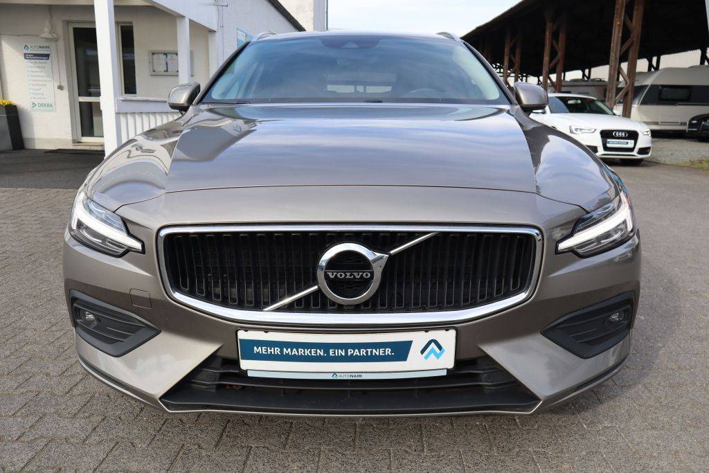 Volvo V60 B4 Momentum Pro A/T