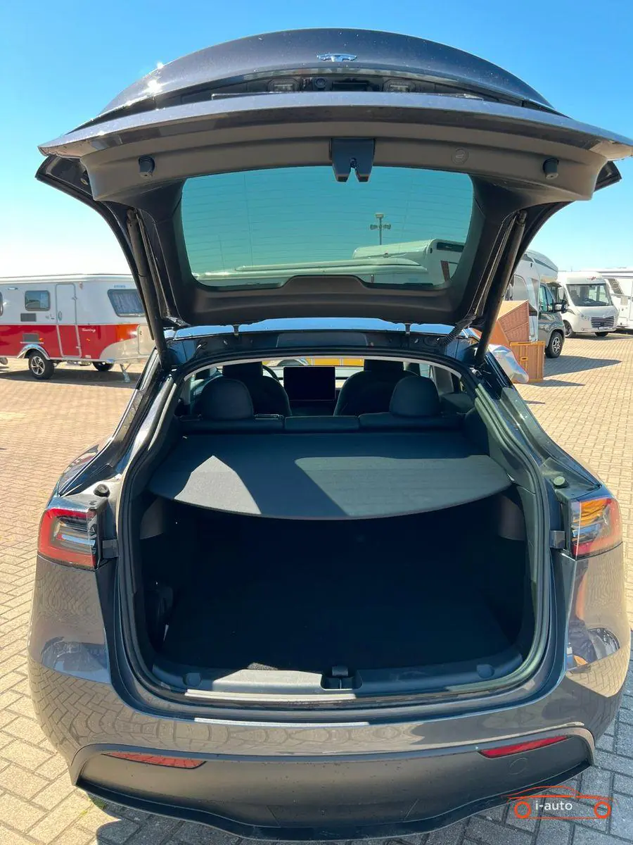 Tesla Model Y 2023 na predaj – fotografia 5
