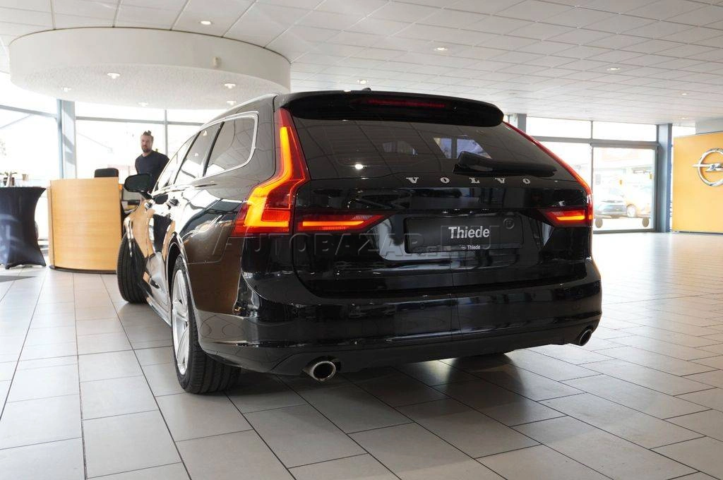 Volvo V90 2.0 D4 MOMENTUM PRO