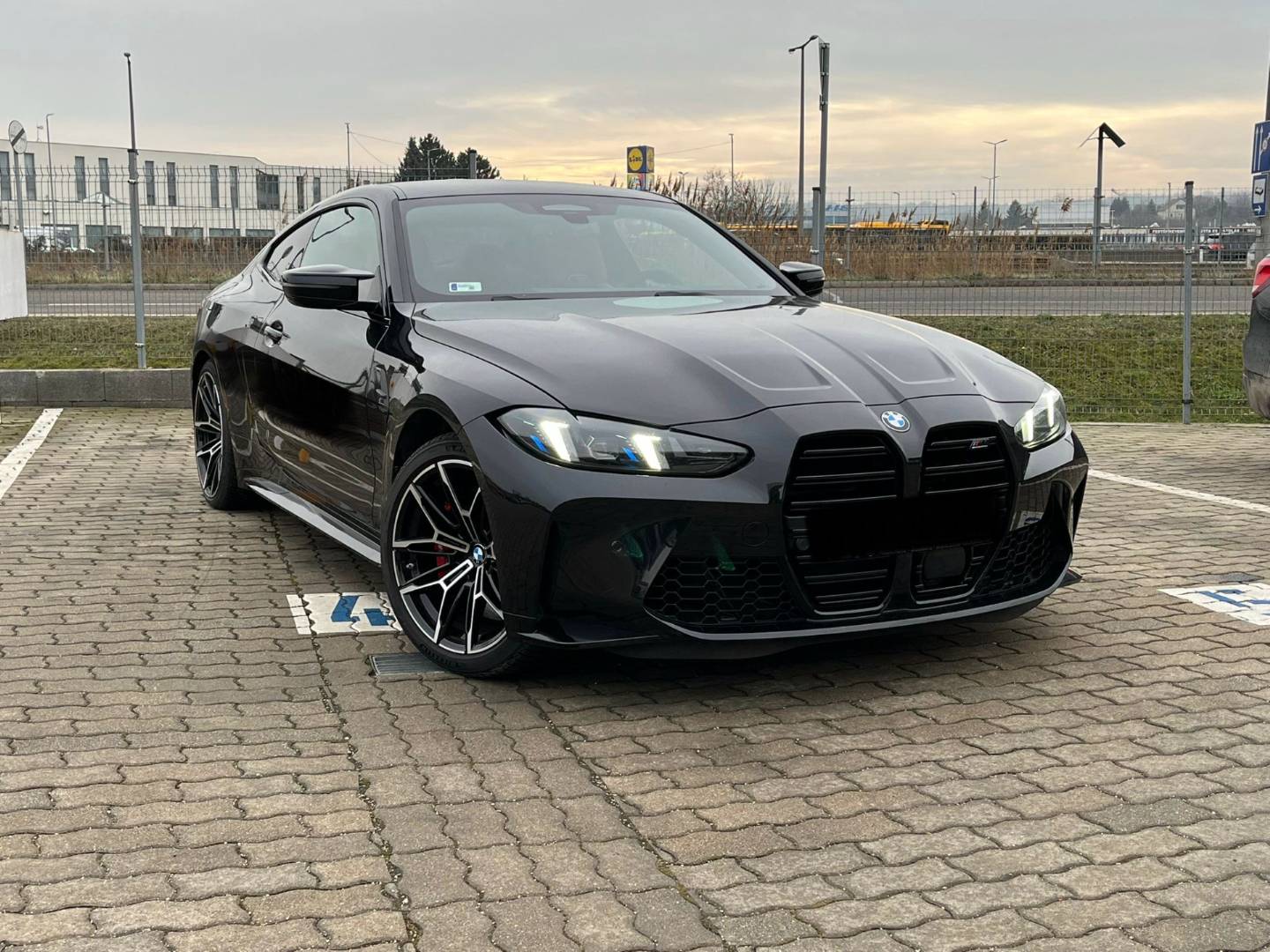 BMW M4 Competition xDrive – Innovation II – Top výbava – 82.900€ NETTO
