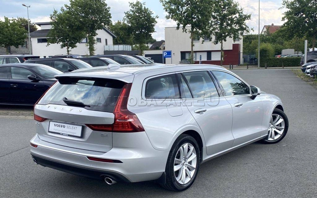 Volvo V60 B4 Momentum Pro A/T