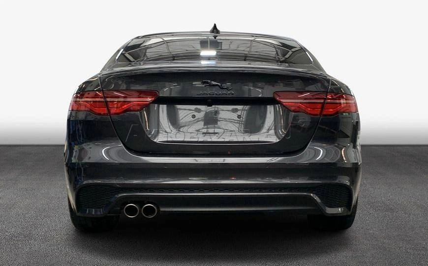 Jaguar XE 2.0D I4 D200 R-Dynamic SE A/T