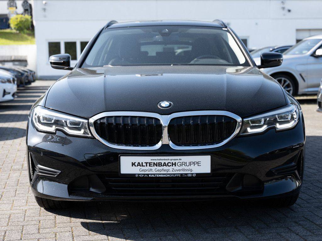 BMW Rad 3 Touring 330d  xDrive A/T