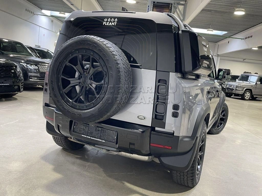 Land Rover Defender 110 2.0D SD4 240k S A/T AWD 7 miest