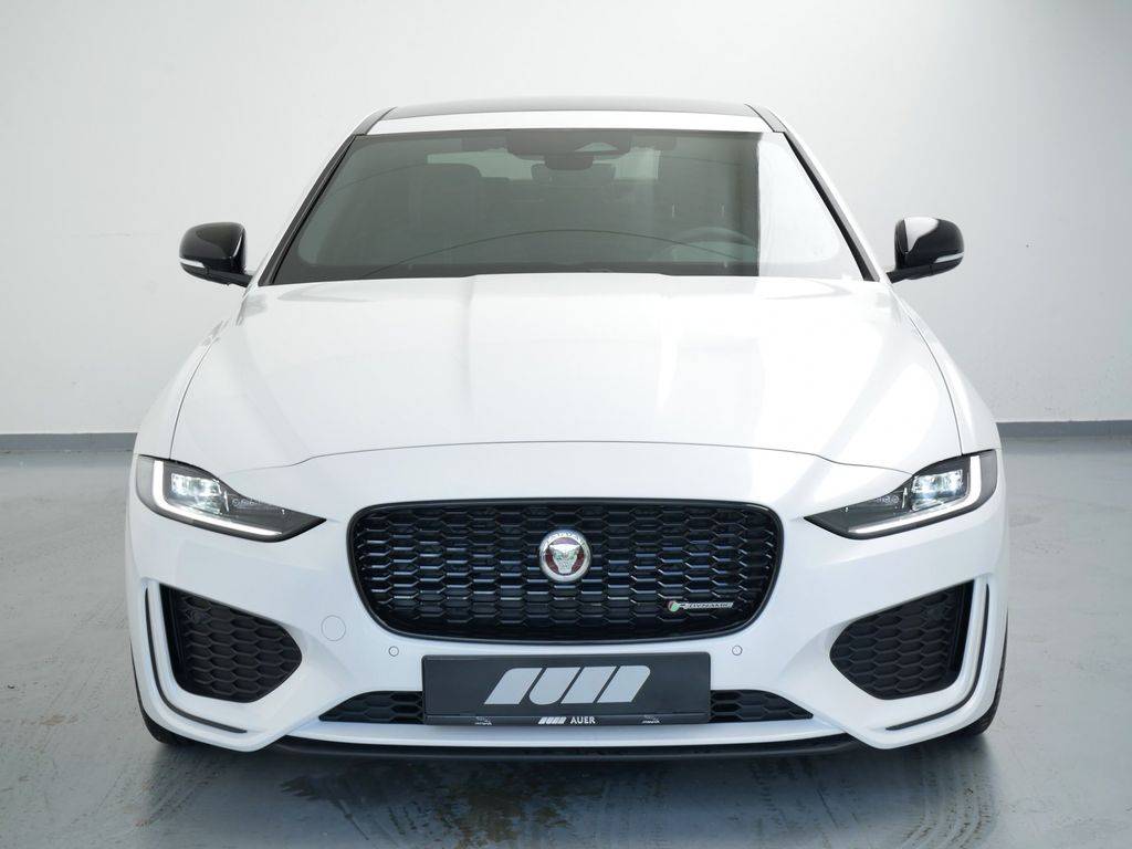 Jaguar XE 2.0D I4 D200 R-Dynamic Black A/T