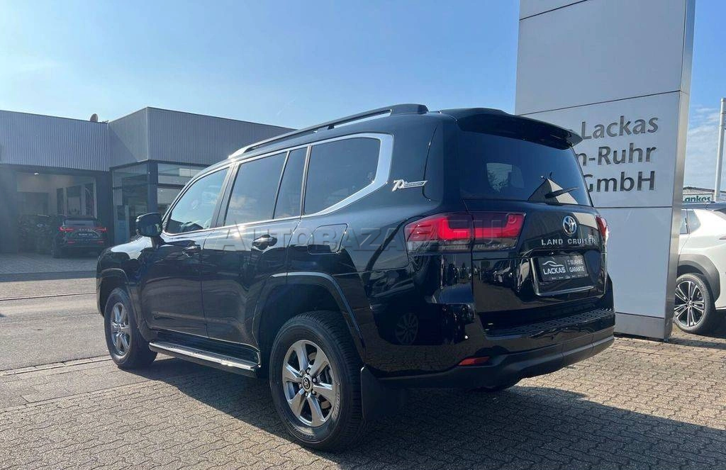 Toyota Land Cruiser LC300 70th ANNIVERSARY