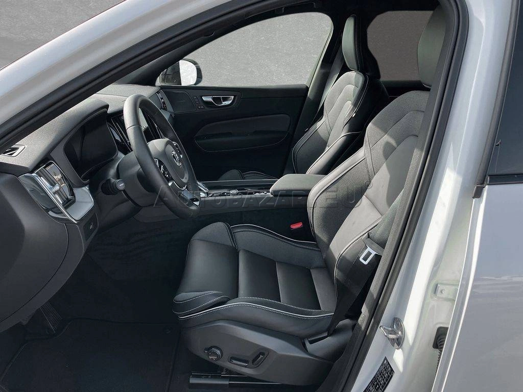 Volvo XC60 B4 Plus Dark A/T