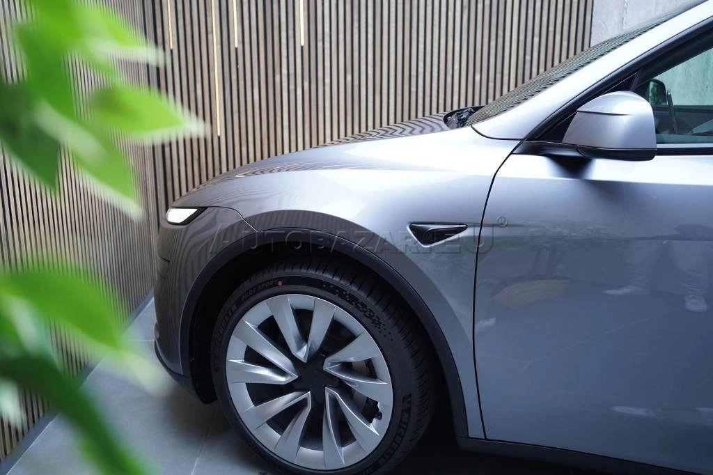 Tesla Model Y 2025 LR Launch Series