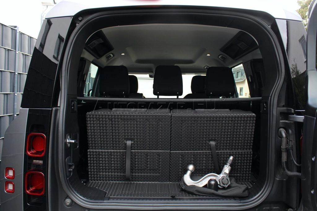 Land Rover Defender 110 2.0D SD4 240k S A/T AWD 7 miest