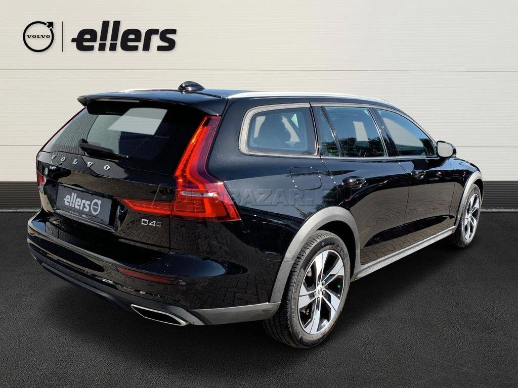 Volvo V60 CC D4 2.0L Cross Country A/T AWD