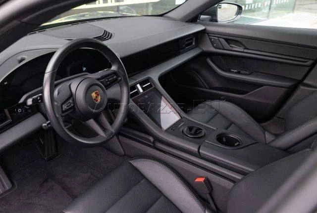 Porsche Taycan 4 Cross Turismo