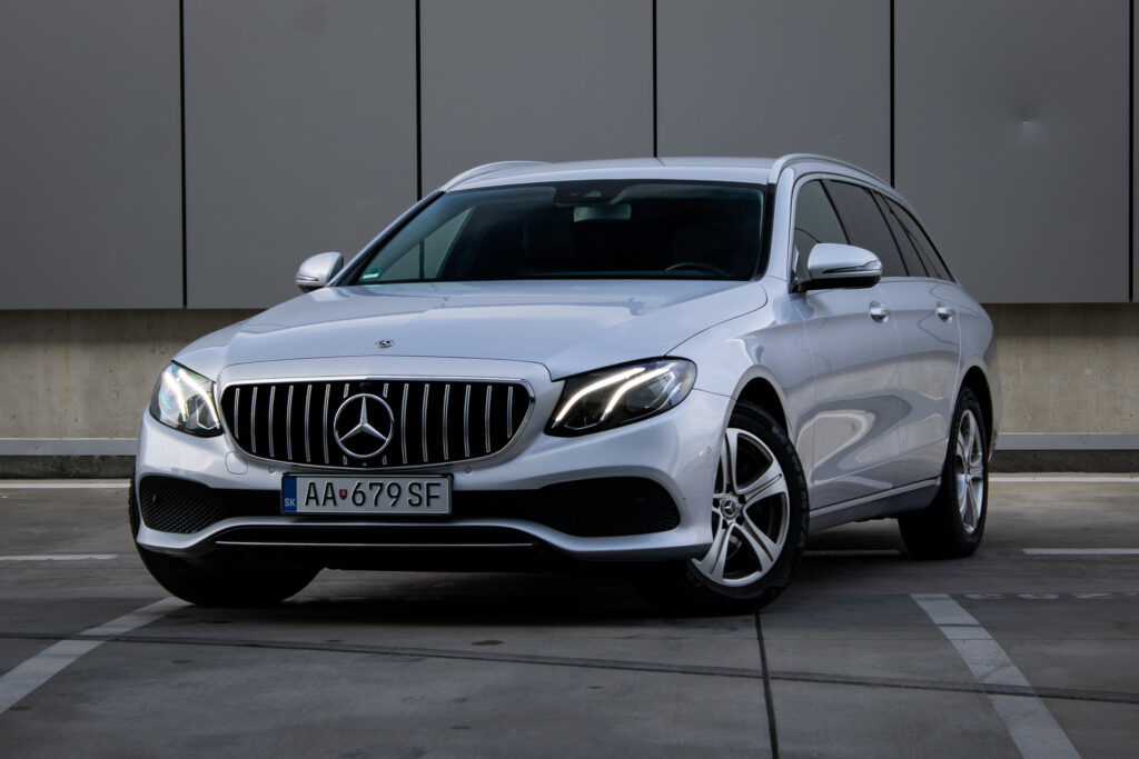 Mercedes E trieda T