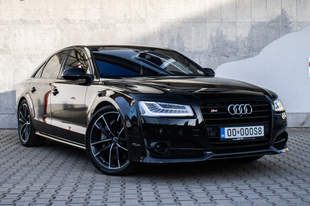 Audi S8