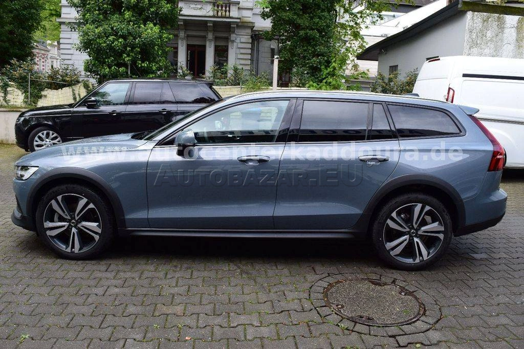 Volvo V60 Cross Country B4   Plus AWD