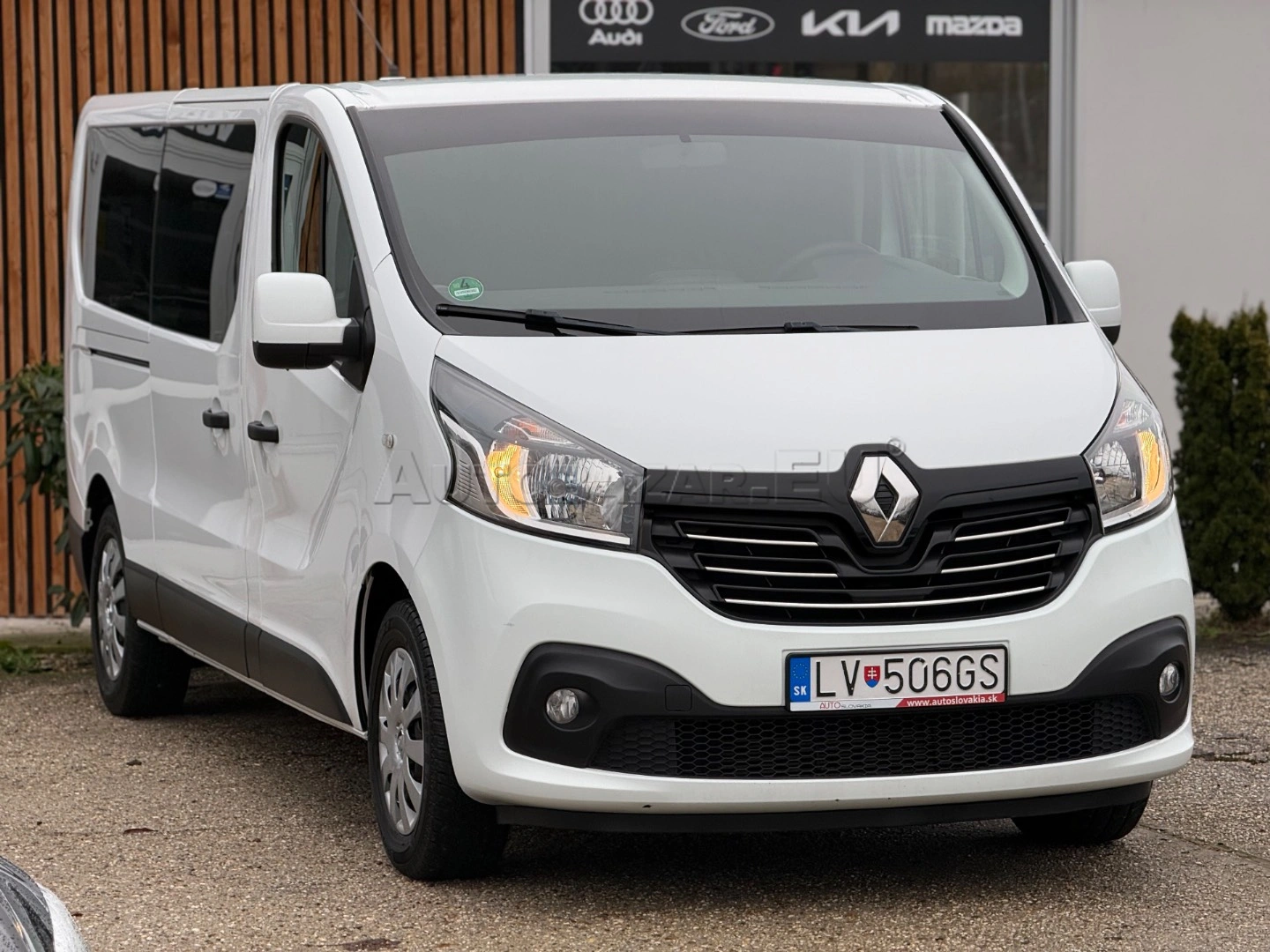 Renault Trafic III 1.6 dCi L2H1 (Passenger 8-miestny)