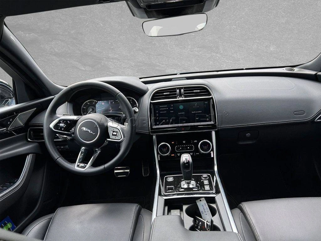 Jaguar XE 2.0D I4 D200 R-Dynamic Black AWD A/T