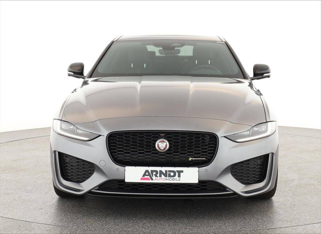 Jaguar XE 2.0D I4 D200 R-Dynamic Black A/T