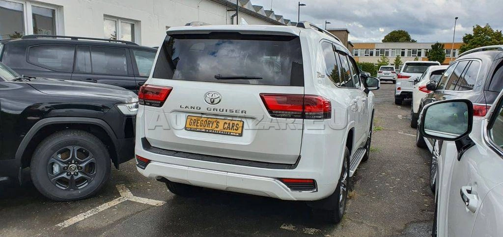 Toyota Land Cruiser LC300 70th Aniversary